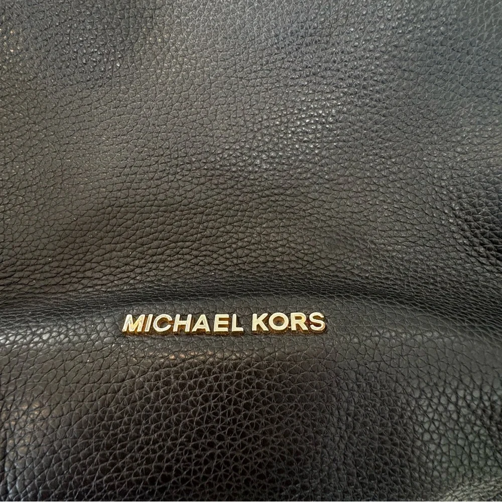 Michael Kors Jet Set Pebbled Leather Shoulder Bag
